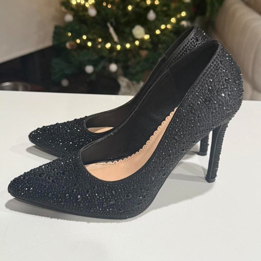 Women's Black and Navy Courts